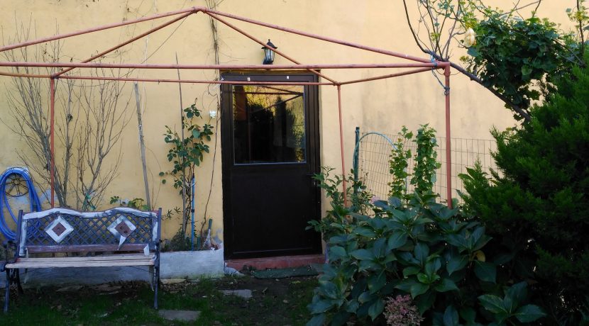 ENTRADA A CASA DESDE JARDINES